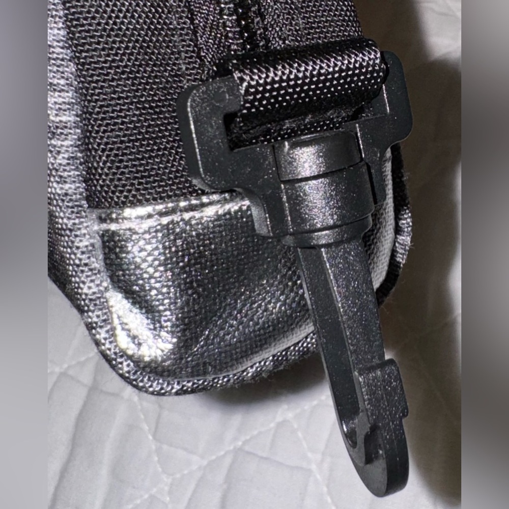 🩷NWOT VS PINK COSMETIC POUCH🩷 - Picture 6 of 8